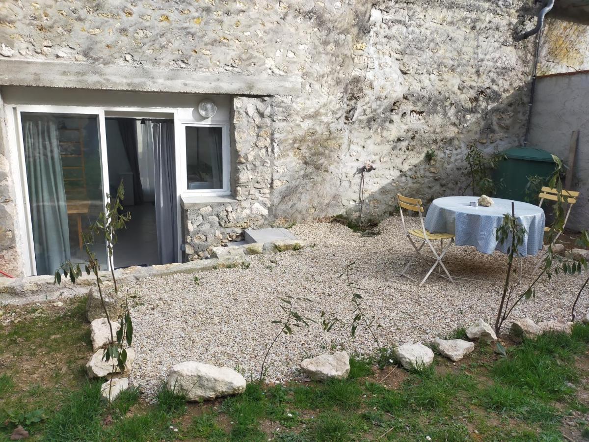Logement Entier Dans Village Calme Guillerval Exteriör bild
