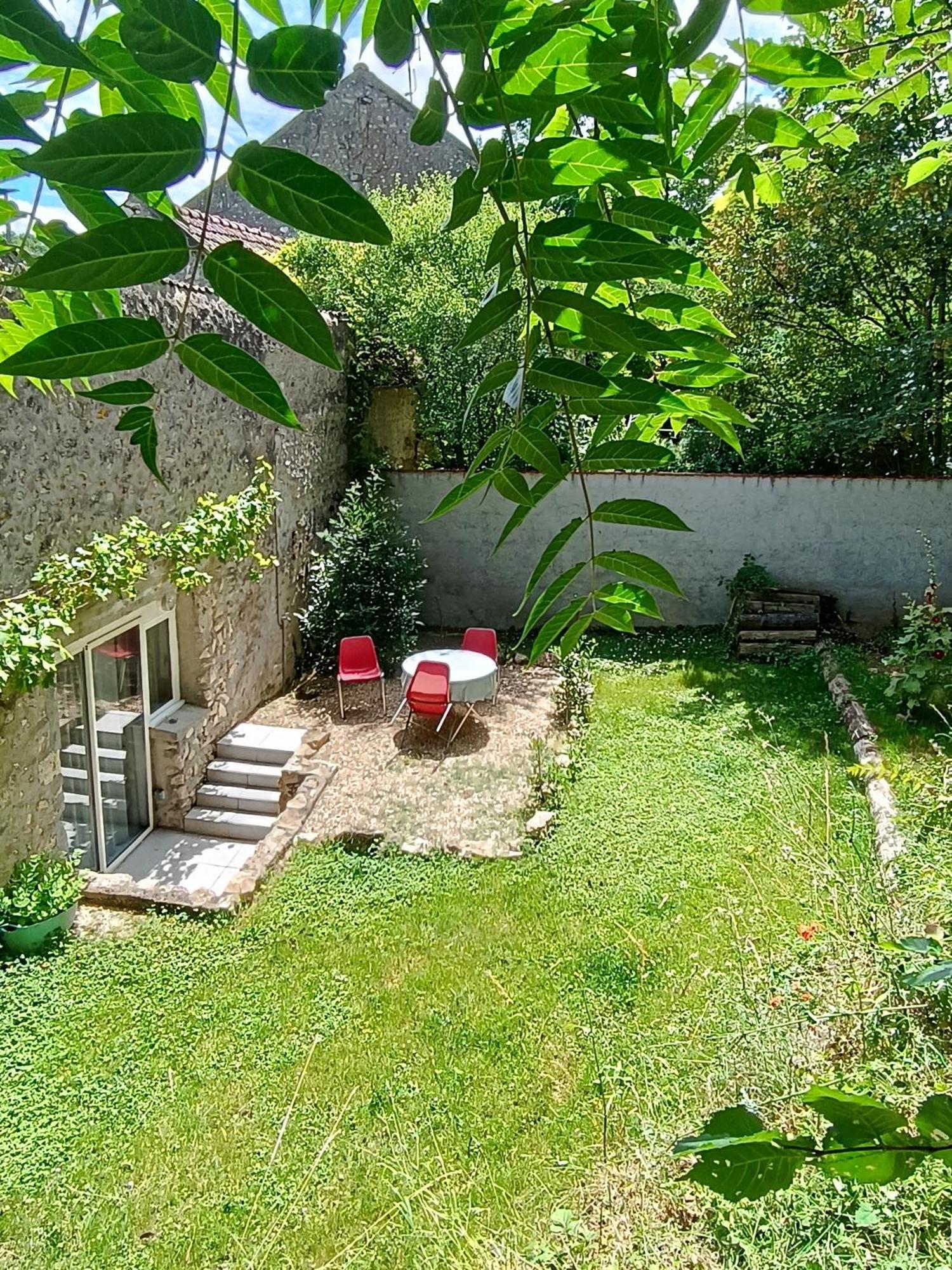 Logement Entier Dans Village Calme Guillerval Exteriör bild